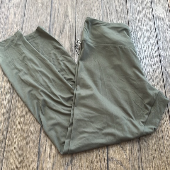 NWT Express One Eleven Crop Length Leggings Yoga Workout Pants Size M Petite - Picture 4 of 5